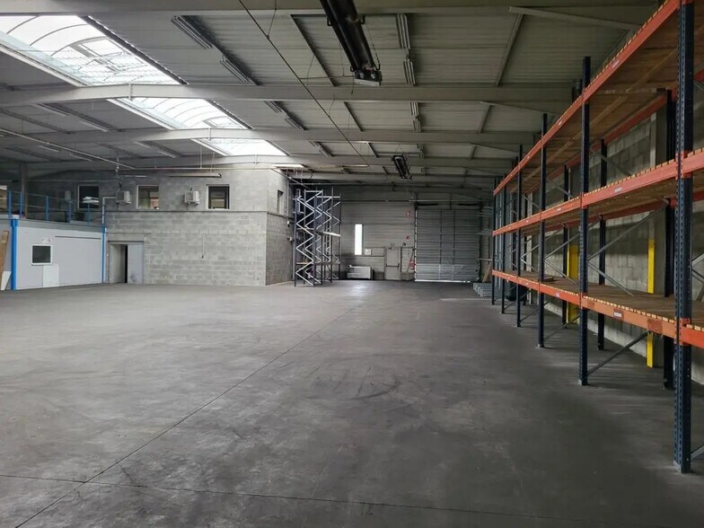 Local d’activités dans Genas à louer - Photo intérieure – Image 3 sur 7