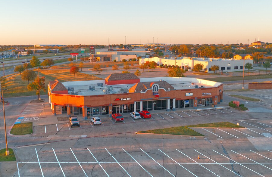 9108-9124 Camp Bowie Blvd W, Fort Worth, TX à louer - Photo de l’immeuble – Image 3 sur 16