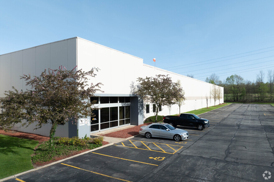 1842 Enterprise Pky, Twinsburg, OH à louer - Photo de l’immeuble – Image 3 sur 5