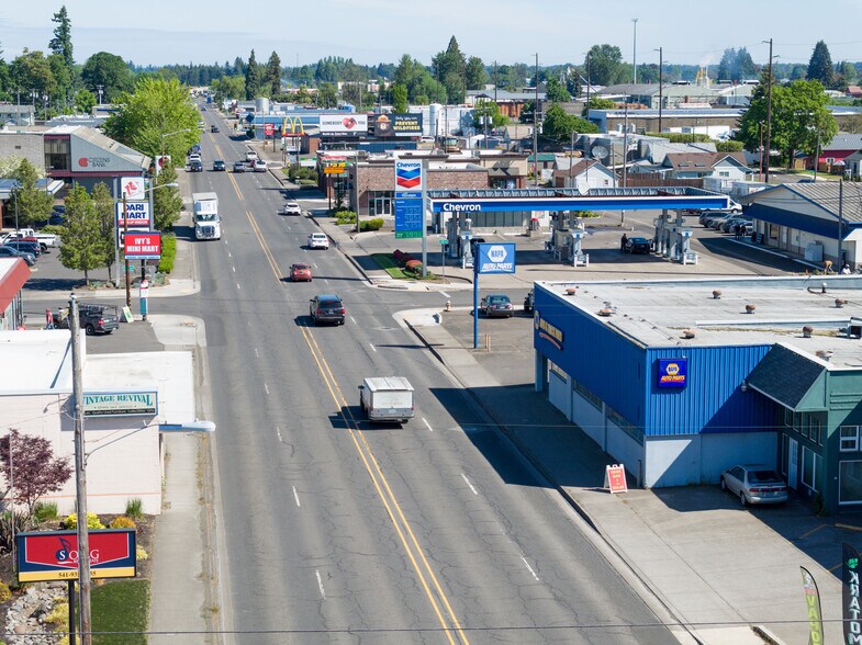 760 Ivy St, Junction City, OR à vendre - Photo de l’immeuble – Image 2 sur 5