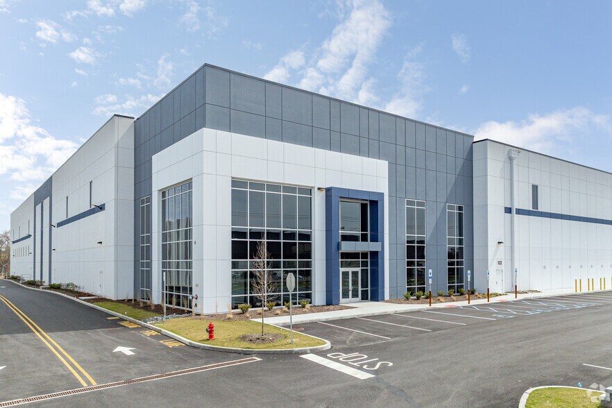 122 8th St, Passaic, NJ à louer - Photo principale – Image 1 sur 5