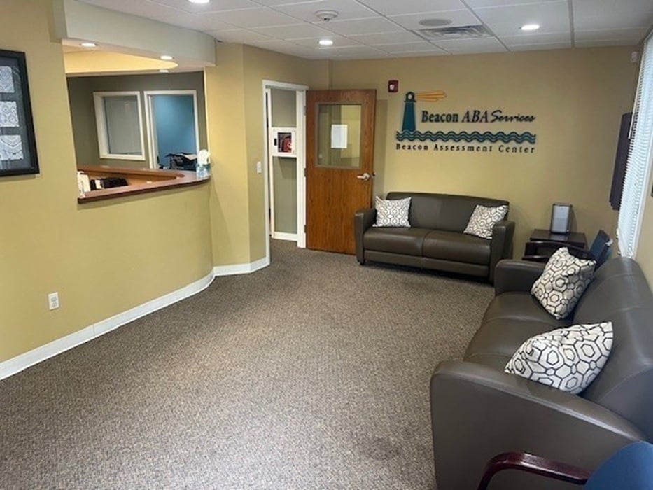 92 Faunce Corner Rd, Dartmouth, MA 02747 - Lot 120 - - Photo intérieure - Image 1 of 13