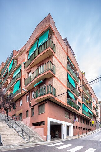 Plus de détails pour Carrer de la Font del Coll, Barcelone - Logement à vendre