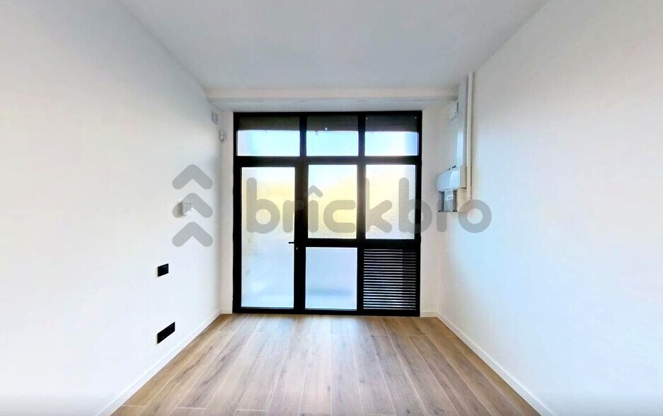 Immeuble residentiel dans Barcelone, Barcelona à vendre - Photo de l’immeuble – Image 2 sur 4