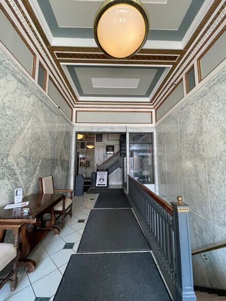 103 E State St, Mason City, IA à louer - Photo intérieure – Image 3 sur 20