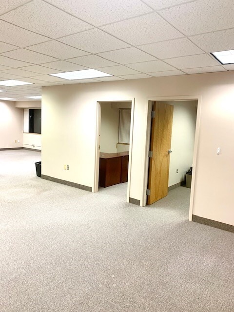 495 Old Connecticut Path, Framingham, MA 01701 - Lot 3rd Floor -  - Photo intérieure - Image 2 of 8