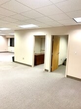 495 Old Connecticut Path, Framingham, MA à vendre Photo intérieure– Image 2 sur 8