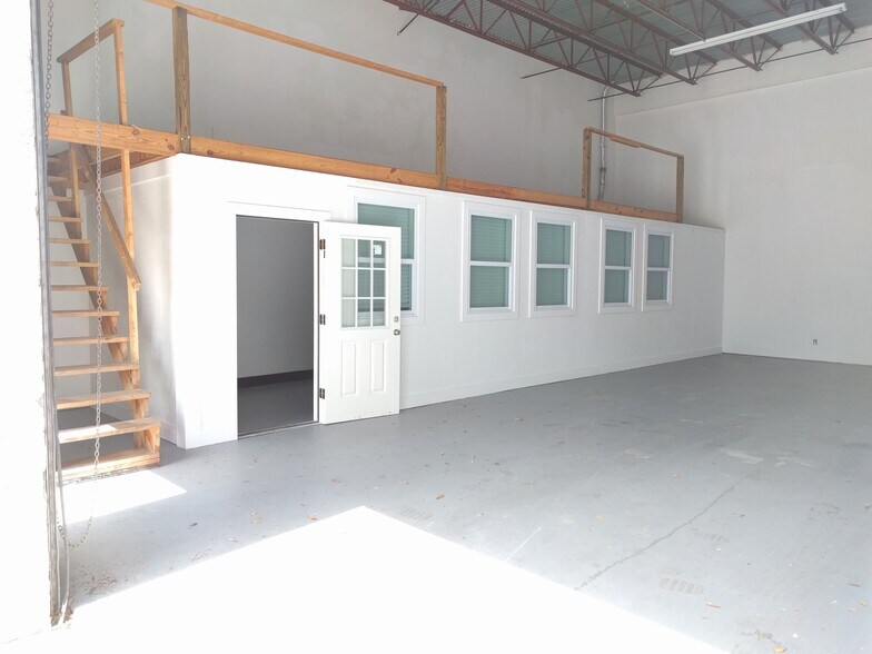 3081 SE Dominica Ter, Stuart, FL à louer - Photo de l’immeuble – Image 3 sur 35