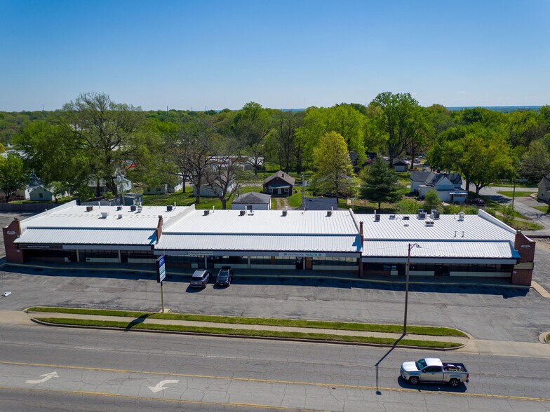 815 N Noland Rd, Independence, MO à louer - Photo de l’immeuble – Image 3 sur 8