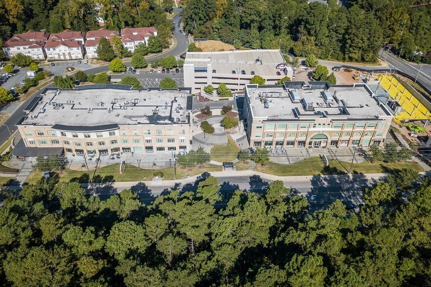 2812 Erwin Rd, Durham, NC à louer - Photo de l’immeuble – Image 2 sur 10