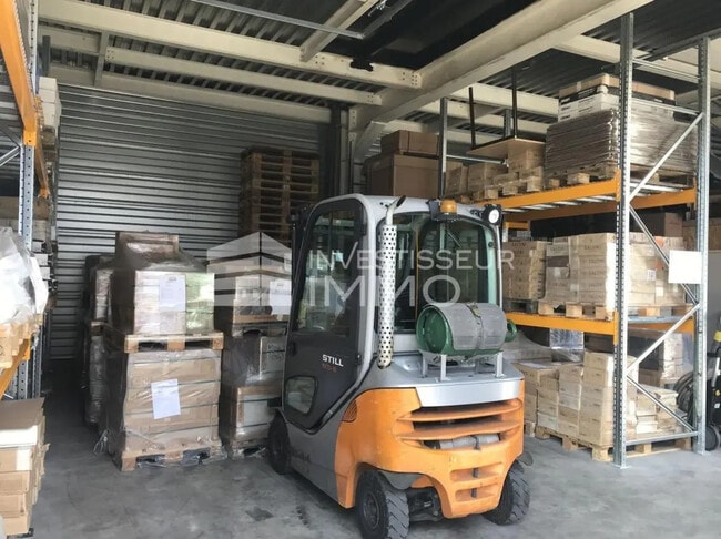 Plus de détails pour Bureau, Local d'activités à louer