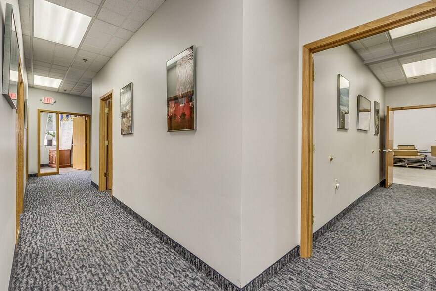 10220 73rd Ave S, Maple Grove, MN à louer - Photo de l’immeuble – Image 2 sur 21