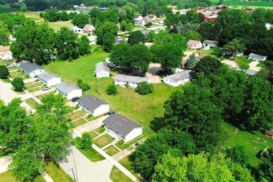 1030 Te Ann Ct, Lake Odessa, MI à vendre - Photo de l’immeuble – Image 3 sur 14