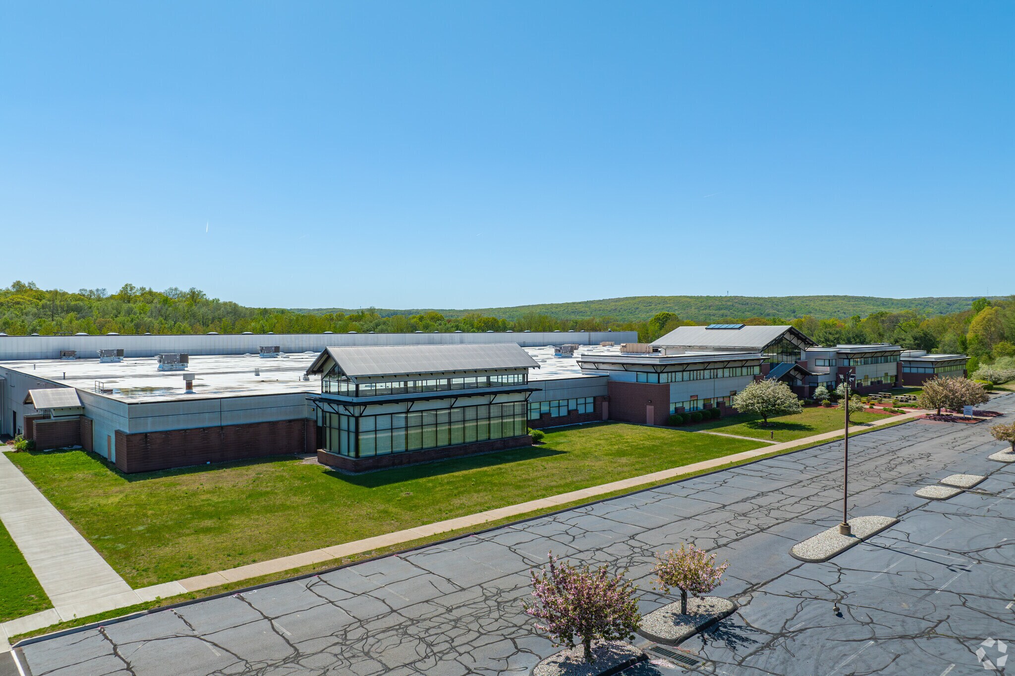 181 W Johnson Ave, Cheshire, CT à louer Photo principale– Image 1 sur 7