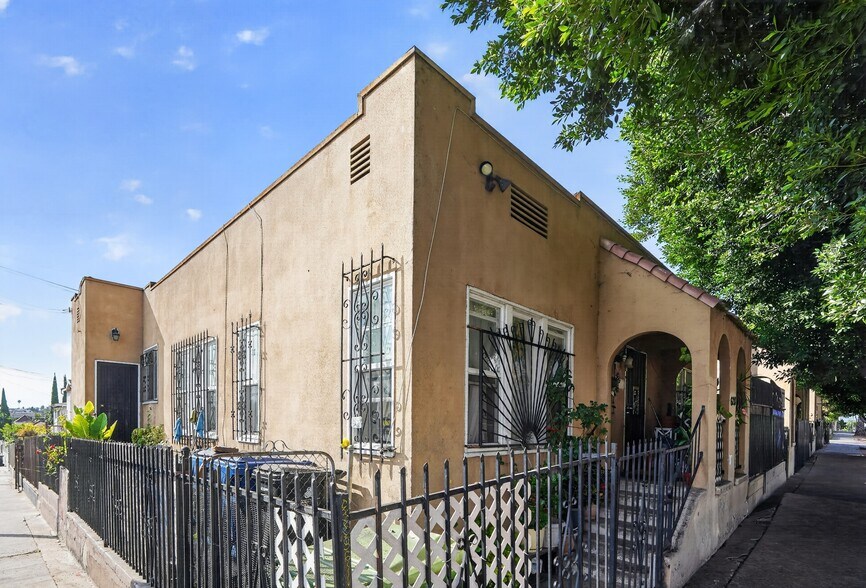 620-628 N Fickett St, Los Angeles, CA à vendre - Photo de l’immeuble – Image 2 sur 10