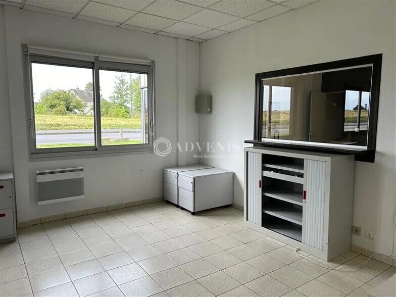 Local d'activités dans Monnaie à vendre - Photo de l’immeuble – Image 3 sur 5