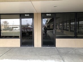 1811-1861 S Ridgeview Rd, Olathe, KS à louer Photo de l’immeuble– Image 1 sur 8