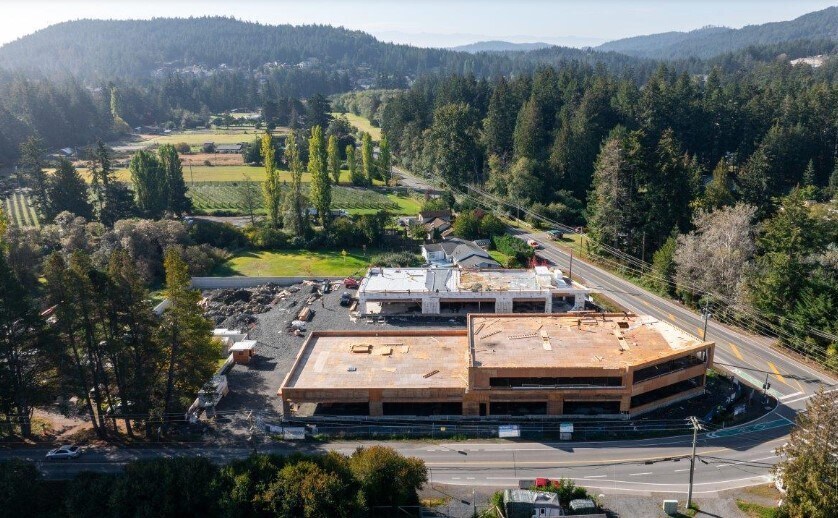 995 Latoria Rd, Victoria, BC à louer Photo de l’immeuble– Image 1 sur 2