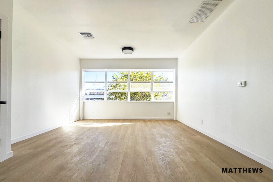 195 S Beverly Dr, Beverly Hills, CA à louer - Photo de l’immeuble – Image 2 sur 3