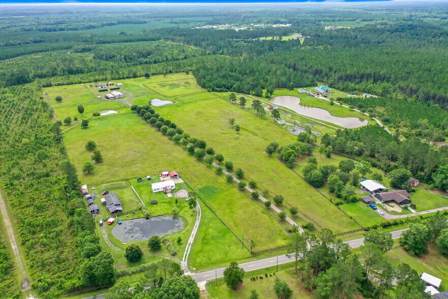 46700 Middle Rd, Callahan, FL à vendre - Photo principale – Image 2 sur 37
