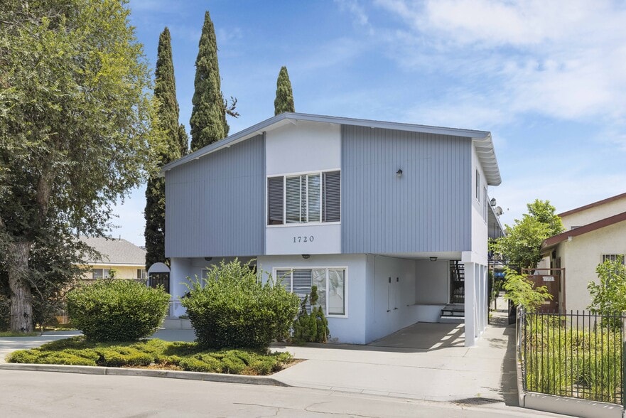 1720 Cerritos Ave, Long Beach, CA à vendre - Photo principale – Image 1 sur 21