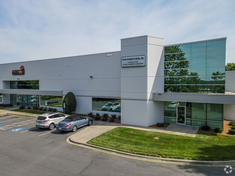 2307 Distribution Center Dr, Charlotte, NC à louer - Photo de l’immeuble – Image 3 sur 5