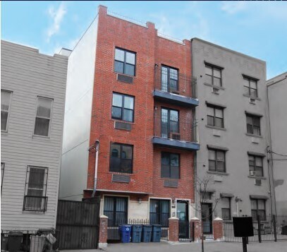 303 Stockholm St, Brooklyn, NY à vendre - Photo principale – Image 1 sur 1