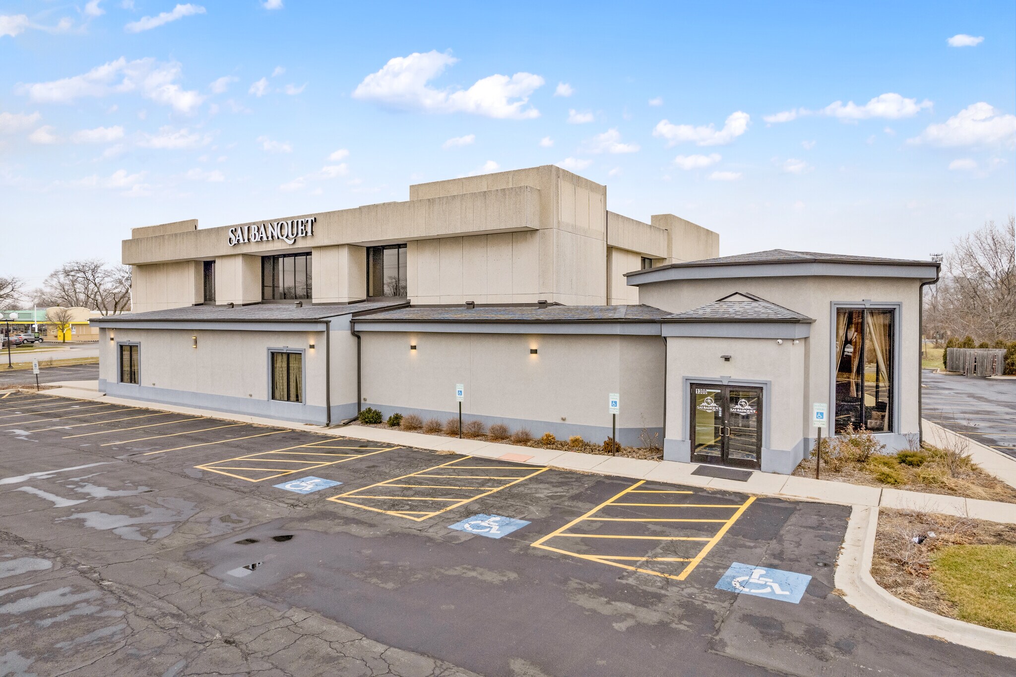 1300 E Irving Park Rd, Streamwood, IL à vendre Photo de l’immeuble– Image 1 sur 40