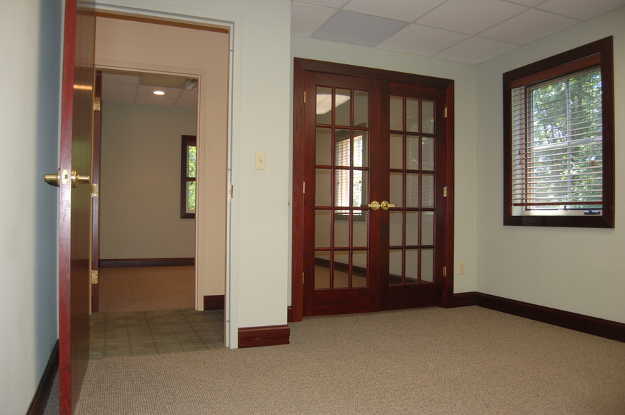 1 Mill Ridge Ln, Chester, NJ à louer - Photo intérieure – Image 2 sur 8