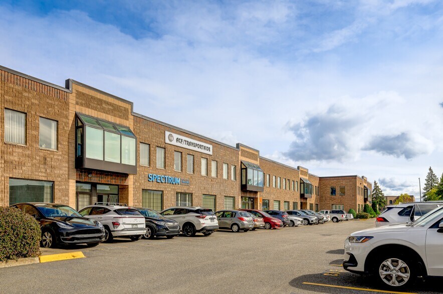 601-623 Rue McCaffrey, Montréal, QC à louer - Photo de l’immeuble – Image 3 sur 9