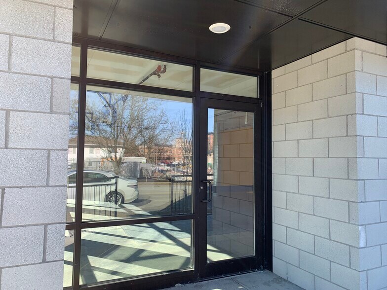 318 E 3rd St, Bloomington, IN à louer - Photo de l’immeuble – Image 3 sur 12