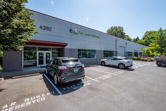 4382 SE International Way, Milwaukie, OR à louer Photo de l’immeuble– Image 2 sur 21