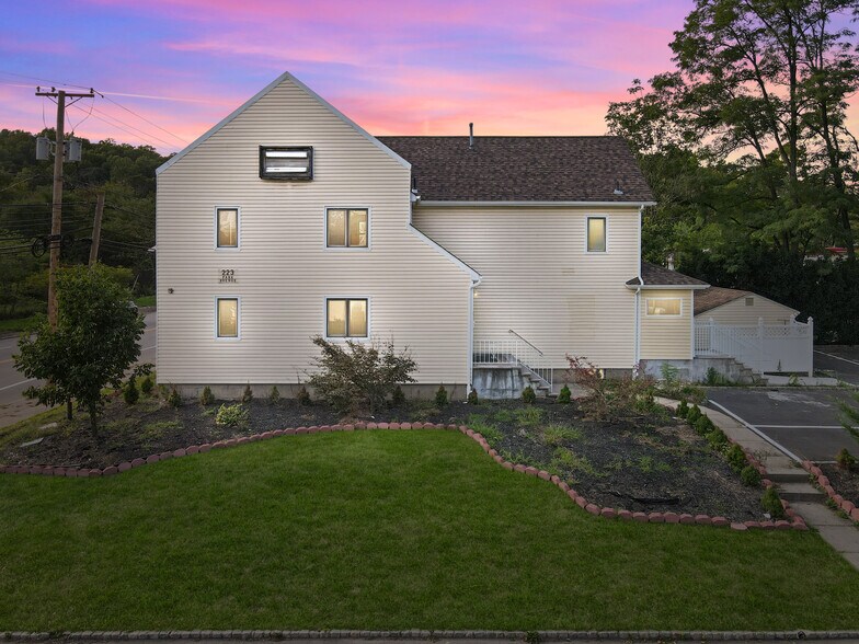 223 Park Ave, Scotch Plains, NJ à louer - Photo principale – Image 1 sur 12