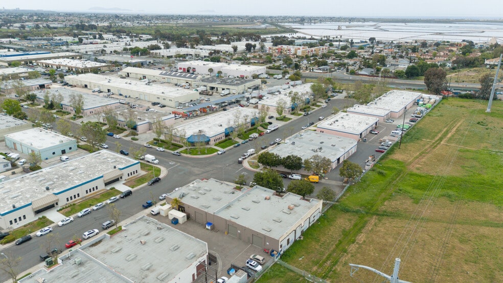 1413 Jayken Way, Chula Vista, CA à vendre - Photo de l’immeuble – Image 3 sur 16
