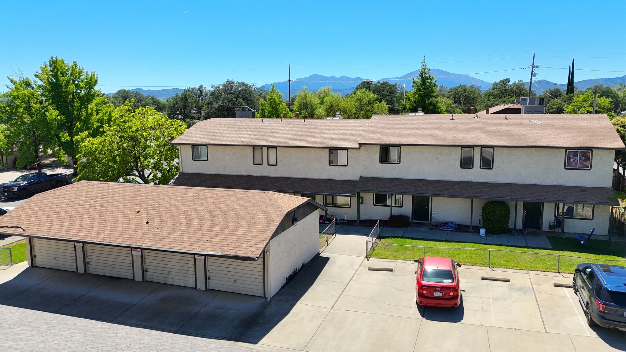 3320 Magnums Way, Redding, CA à vendre Photo de l’immeuble– Image 1 sur 11