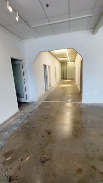 323-329 Central Ave, Sarasota, FL à louer - Vidéo sur l’annonce professionnelle – Image 2 sur 32