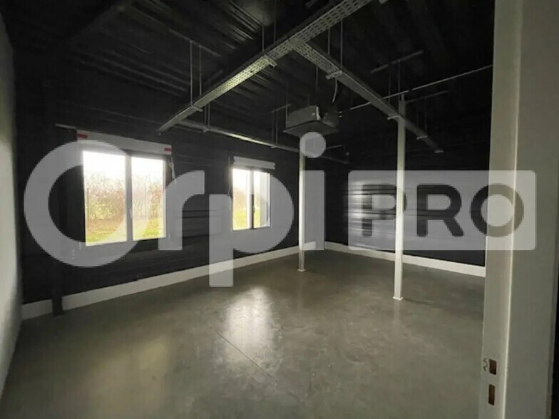 Local d'activités dans Bourg-en-Bresse à vendre - Photo de l’immeuble – Image 1 sur 8