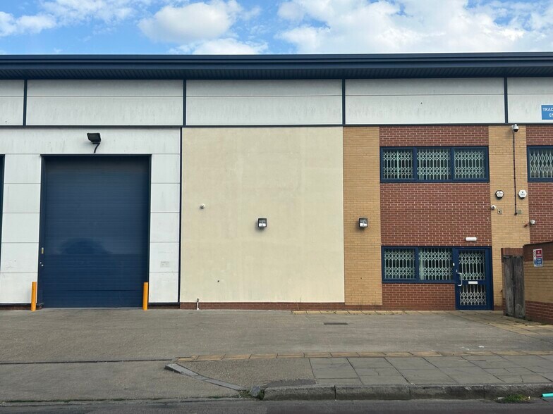 6 Theydon Rd, Londres à louer - Photo de l’immeuble – Image 1 sur 3