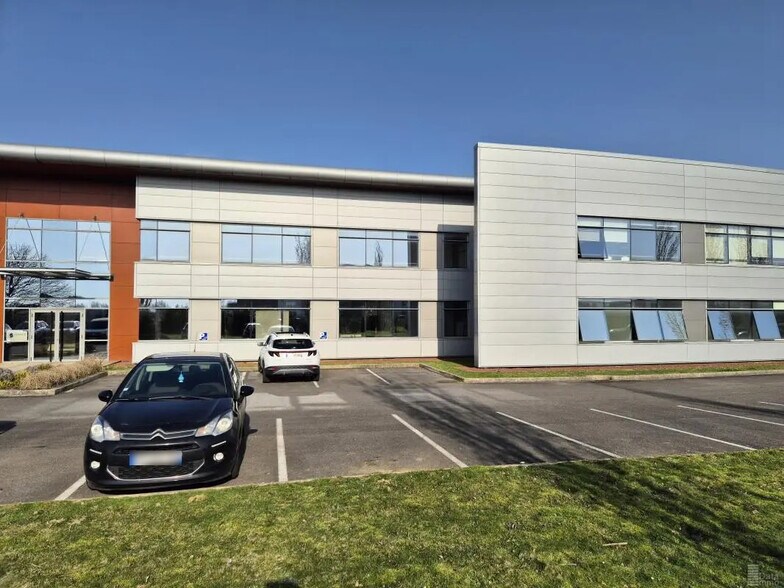 Industriel/Logistique dans Lieusaint à louer - Photo de l’immeuble – Image 3 sur 20
