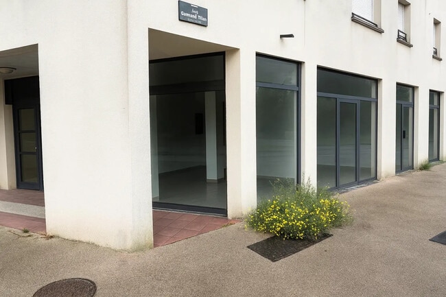 Plus de détails pour 154 Avenue De Saint-Medard, Eysines - Local commercial à louer