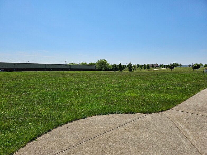 Kaper Dr, Cary, IL à vendre - Photo de l’immeuble – Image 3 sur 12