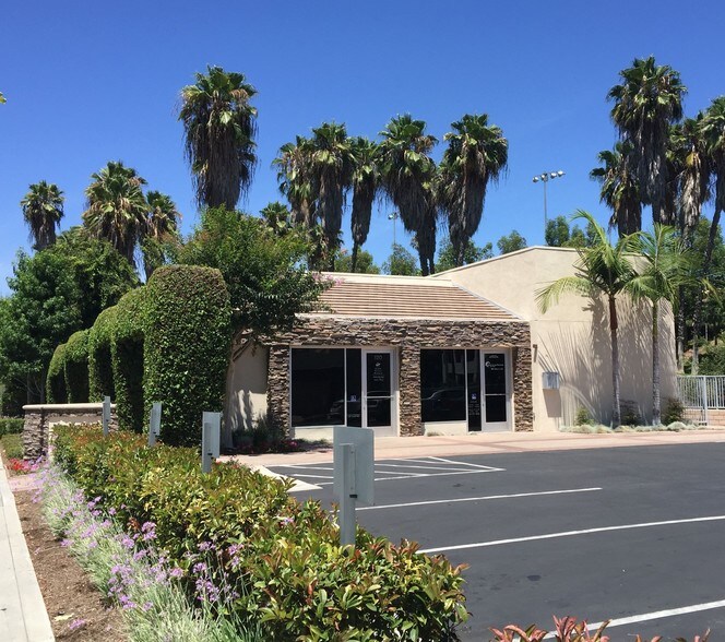 1460 N Harbor Blvd, Fullerton, CA à vendre - Photo principale – Image 1 sur 3