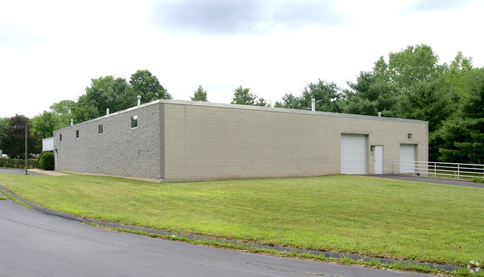 28 Britton Dr, Bloomfield, CT à vendre - Photo de l’immeuble – Image 3 sur 4