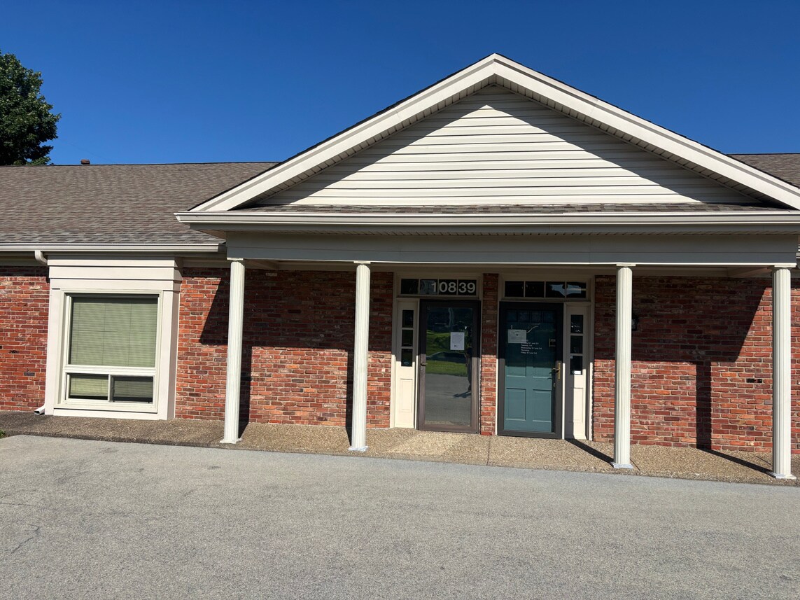 10835-10845 Bluegrass Pky, Louisville, KY à vendre Photo de l’immeuble– Image 1 sur 3