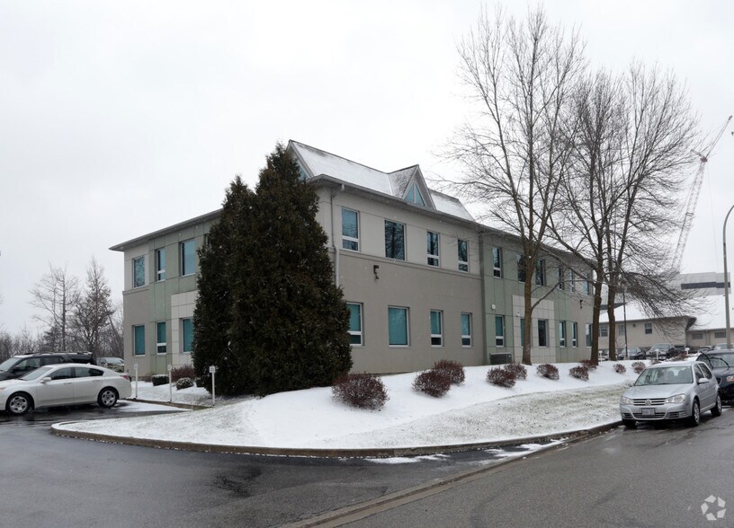 650 Riverbend Dr, Kitchener, ON à louer - Photo de l’immeuble – Image 2 sur 3