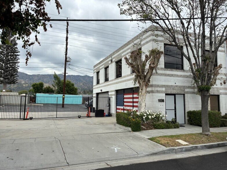 1036 N Lake St, Burbank, CA à louer - Photo de l’immeuble – Image 1 sur 17