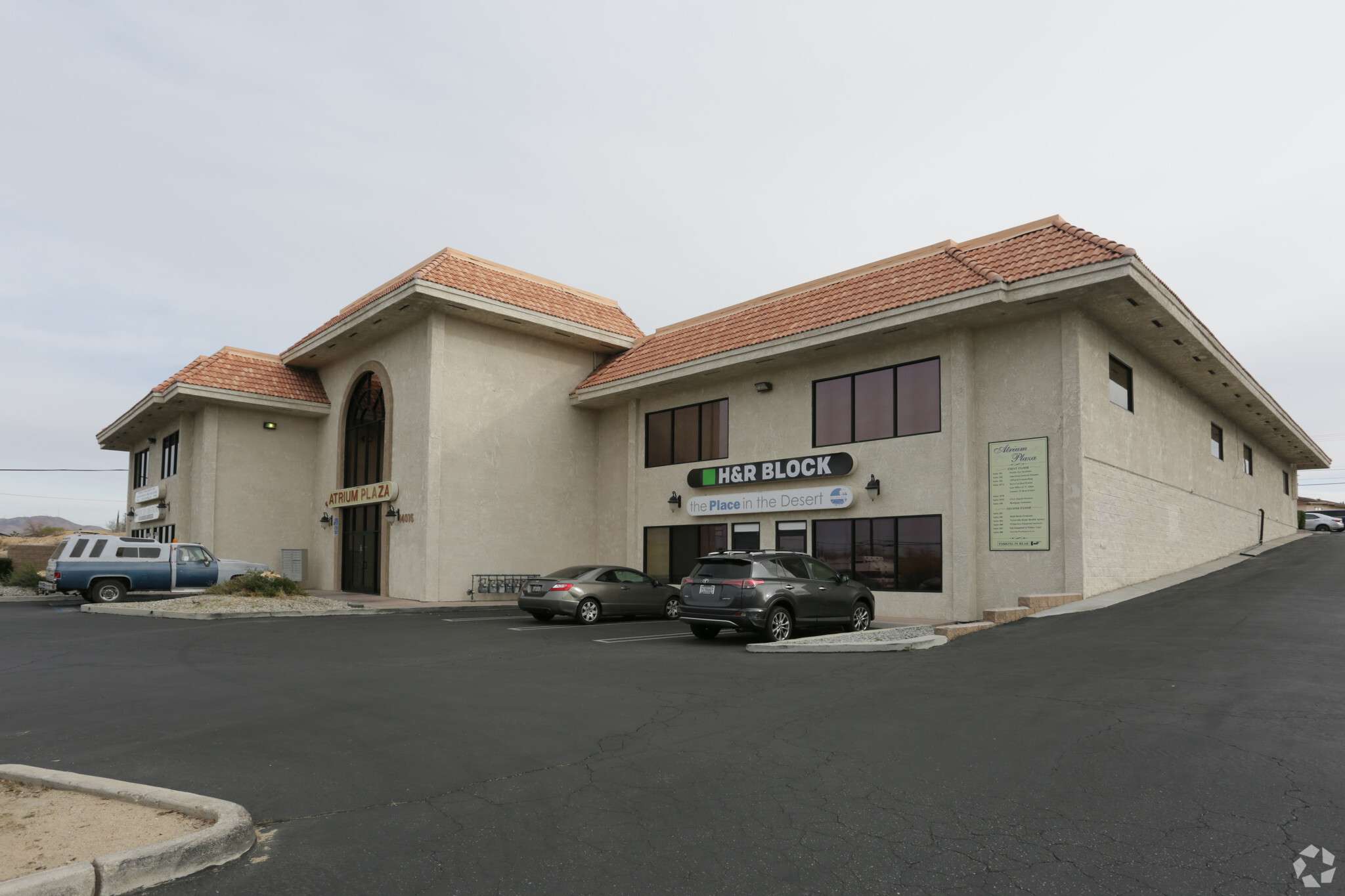 14075 Hesperia Rd, Victorville, CA à louer Photo principale– Image 1 sur 24