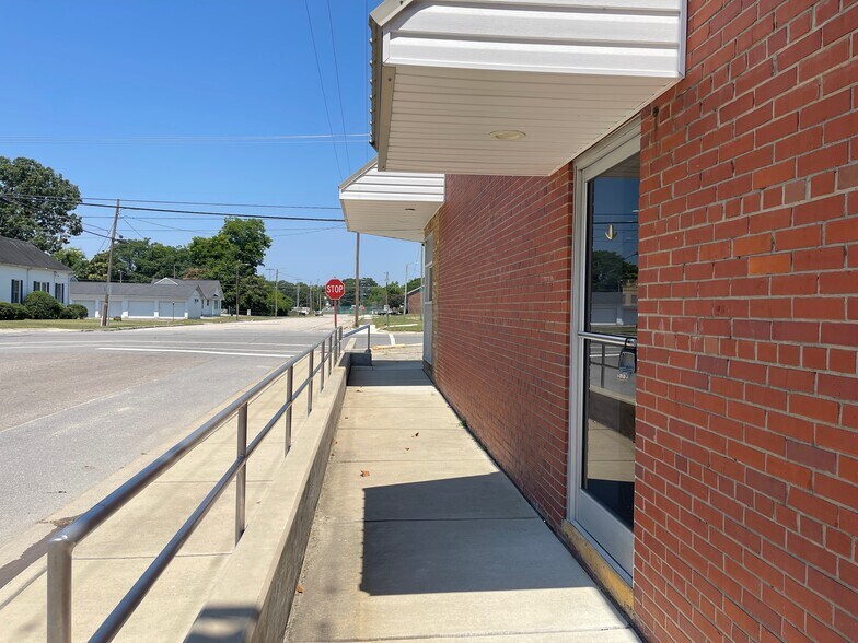 200 N Ellis Ave, Dunn, NC à vendre - Photo de l’immeuble – Image 3 sur 4