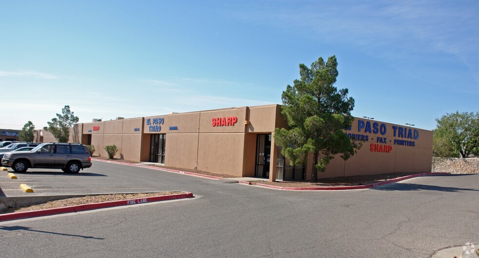1421 N Lee Trevino Dr, El Paso, TX à louer - Photo de l’immeuble – Image 3 sur 5