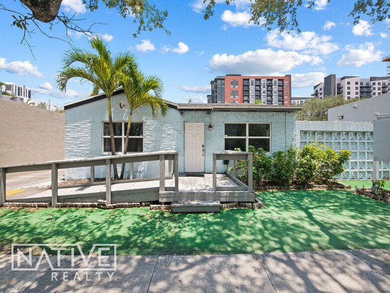 642 NE 3rd Ave, Fort Lauderdale, FL à louer - Photo de l’immeuble – Image 1 sur 17